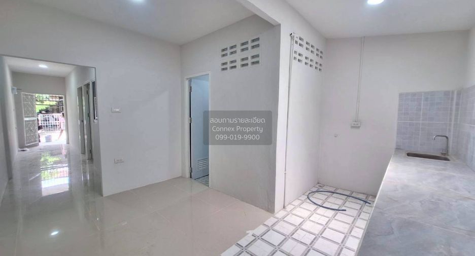 Casa adosada en venta de 2 habitaciones en Si Racha, Chonburi