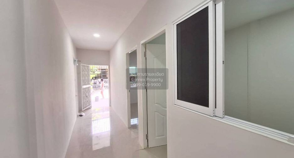 Casa adosada en venta de 2 habitaciones en Si Racha, Chonburi