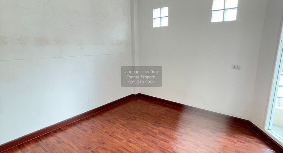 For sale 4 bedrooms townhouse in Bang Phli, Samut Prakan