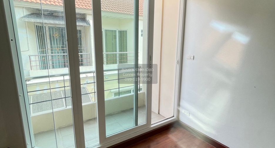 For sale 4 bedrooms townhouse in Bang Phli, Samut Prakan