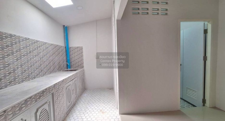 Casa adosada en venta de 2 habitaciones en Si Racha, Chonburi