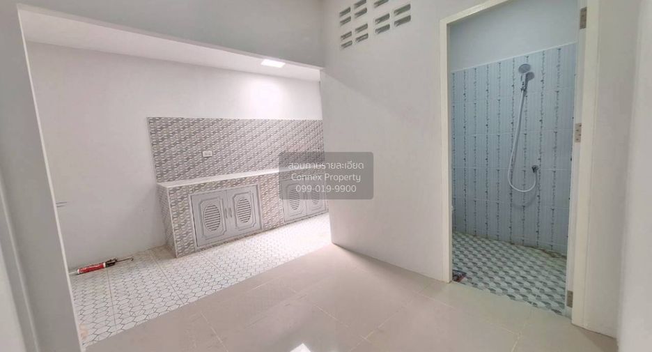 Casa adosada en venta de 2 habitaciones en Si Racha, Chonburi