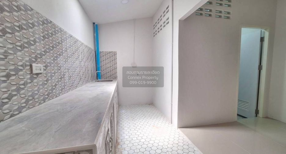 Casa adosada en venta de 2 habitaciones en Si Racha, Chonburi