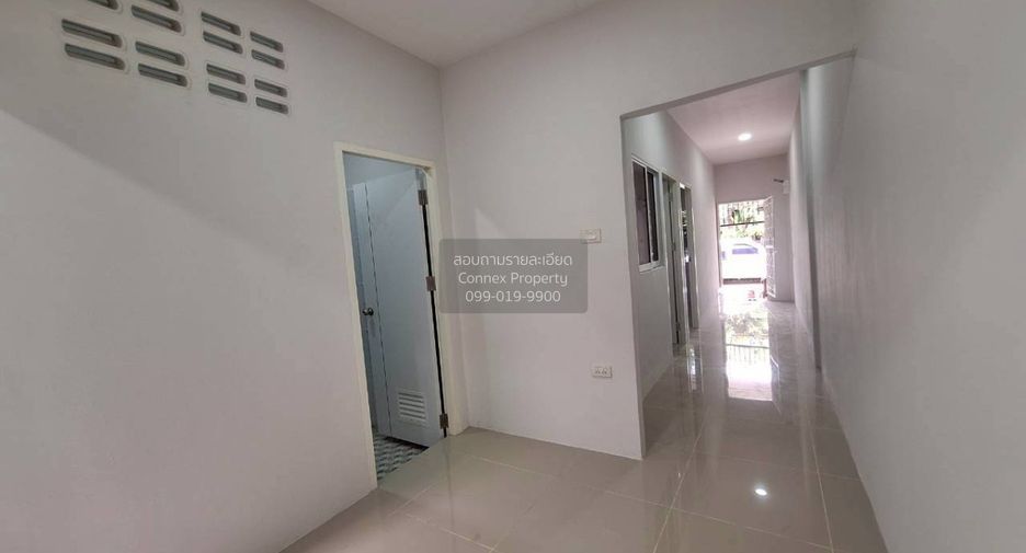 Casa adosada en venta de 2 habitaciones en Si Racha, Chonburi