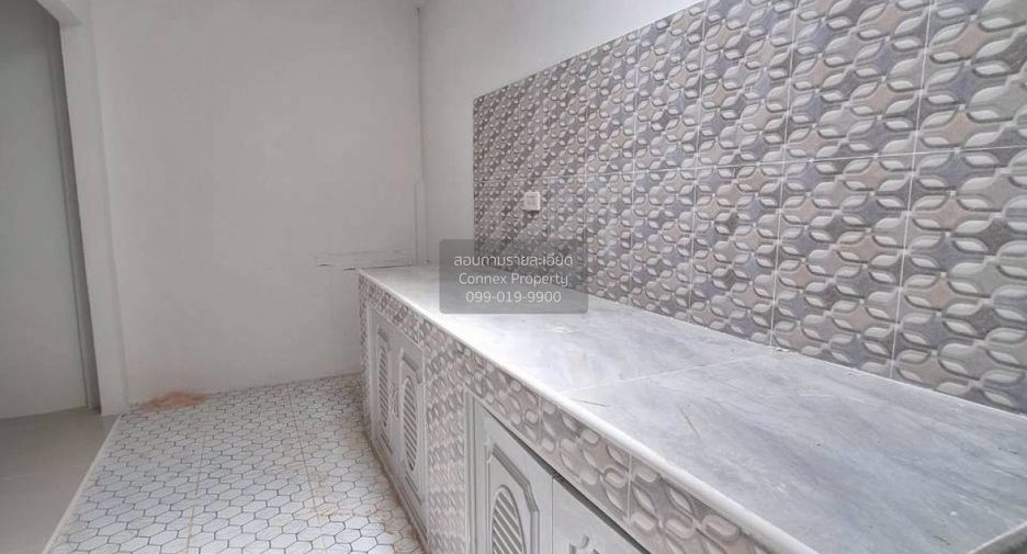 Casa adosada en venta de 2 habitaciones en Si Racha, Chonburi