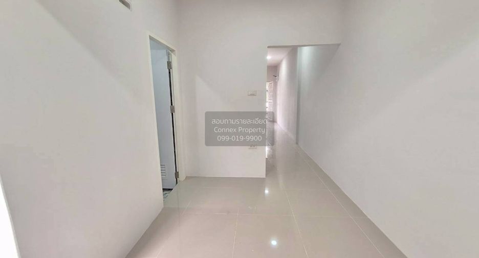 Casa adosada en venta de 2 habitaciones en Si Racha, Chonburi