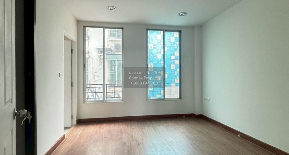 À vendre 3 chambres maison de ville à Mueang Samut Prakan, Samut Prakan