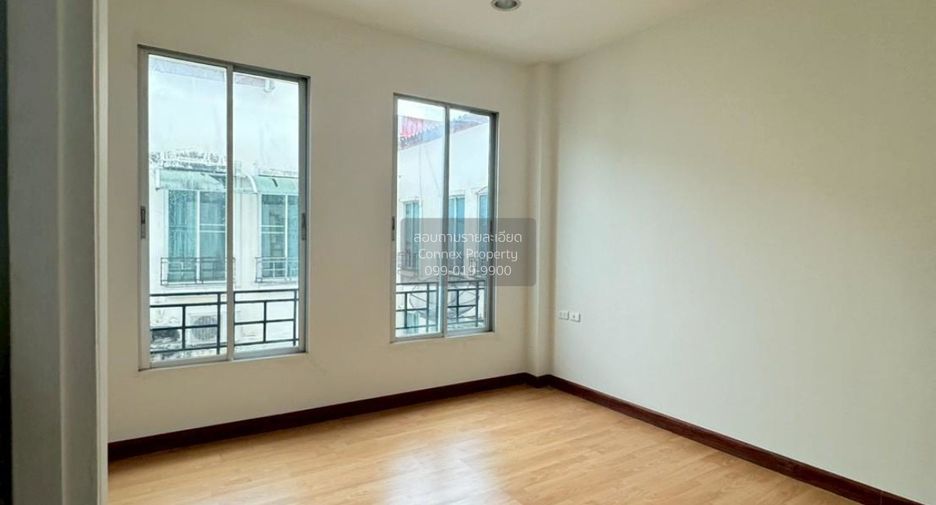 À vendre 3 chambres maison de ville à Mueang Samut Prakan, Samut Prakan