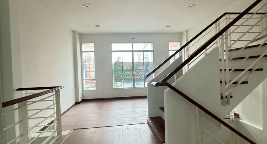 À vendre 3 chambres maison de ville à Mueang Samut Prakan, Samut Prakan