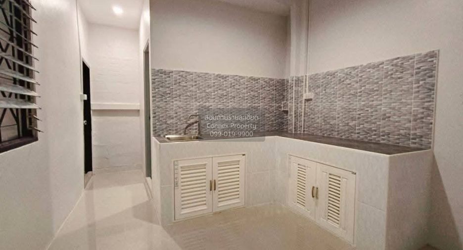 À vendre 3 chambres maison de ville à Si Racha, Chonburi