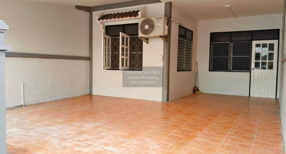 À vendre 3 chambres maison de ville à Si Racha, Chonburi