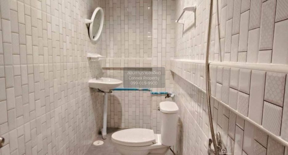 À vendre 3 chambres maison de ville à Si Racha, Chonburi