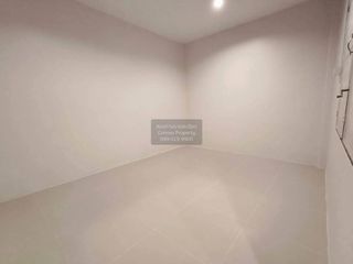 À vendre 3 chambres maison de ville à Si Racha, Chonburi