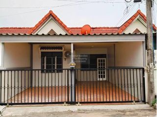 À vendre 3 chambres maison de ville à Si Racha, Chonburi