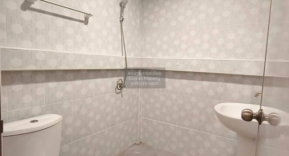 À vendre 3 chambres maison de ville à Si Racha, Chonburi