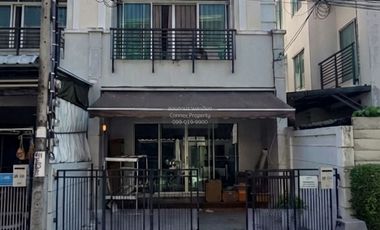 À vendre 3 chambres maison de ville à Chom Thong, Bangkok