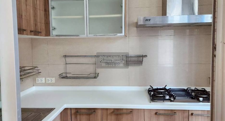 For sale 3 ベッドルーム townhouse in Chom Thong, Bangkok