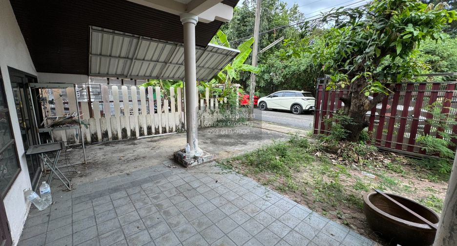 For sale 3 bedrooms house in Taling Chan, Bangkok