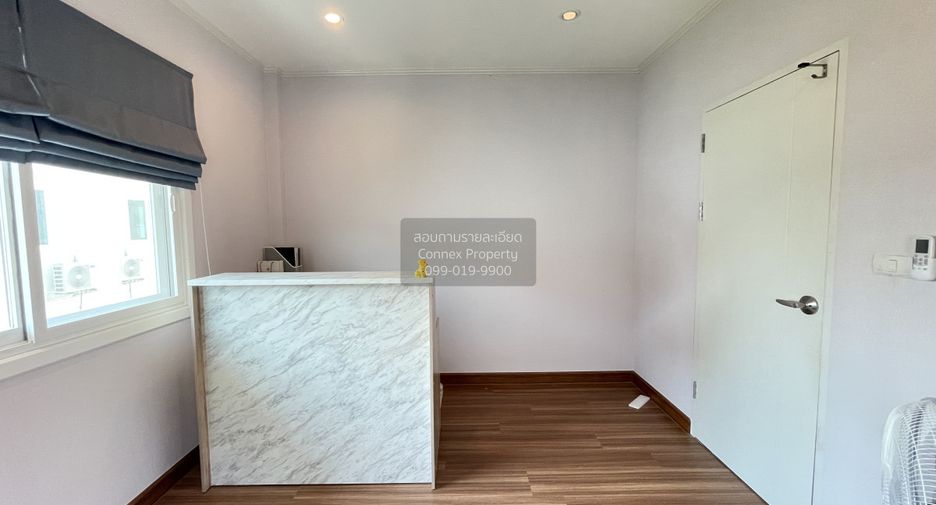 For sale 4 bedrooms house in Bang Khun Thian, Bangkok