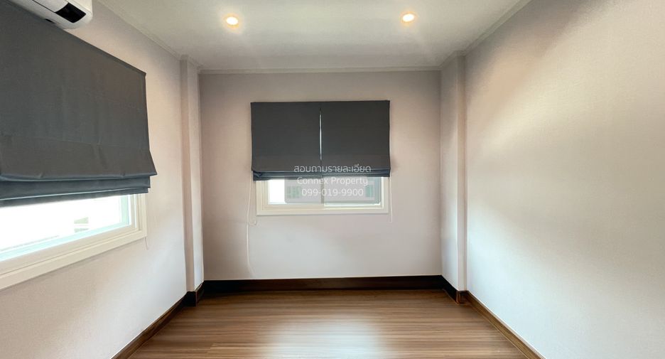 For sale 4 bedrooms house in Bang Khun Thian, Bangkok