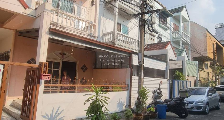 À vendre 5 chambres maison de ville à Wang Thonglang, Bangkok