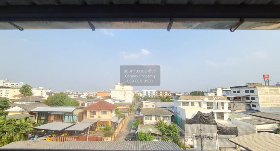 À vendre 5 chambres maison de ville à Wang Thonglang, Bangkok