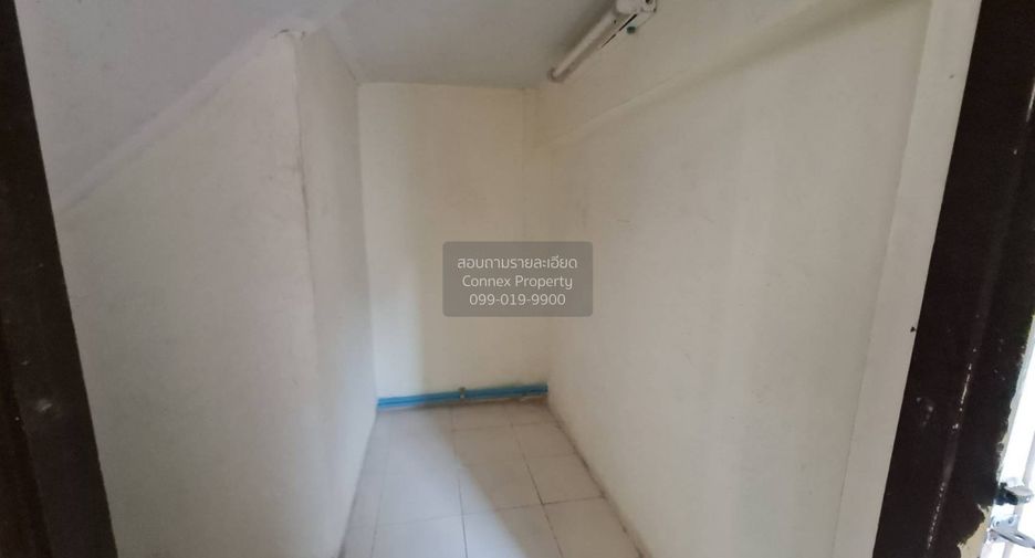 À vendre 5 chambres maison de ville à Wang Thonglang, Bangkok