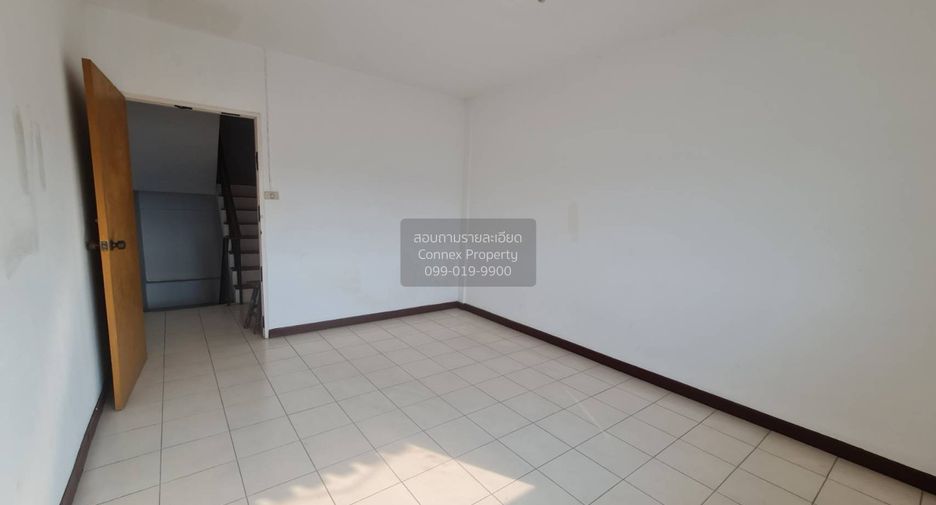 À vendre 5 chambres maison de ville à Wang Thonglang, Bangkok