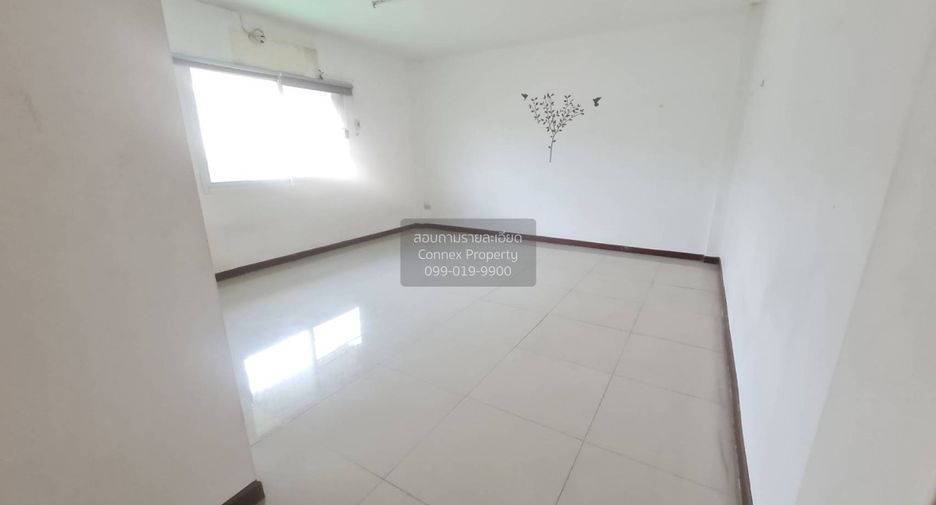 À vendre 5 chambres maison de ville à Wang Thonglang, Bangkok