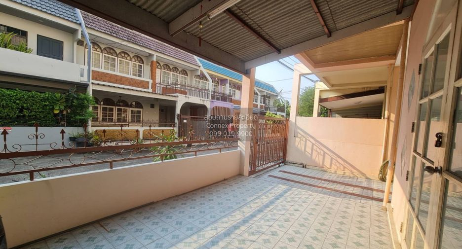 À vendre 5 chambres maison de ville à Wang Thonglang, Bangkok