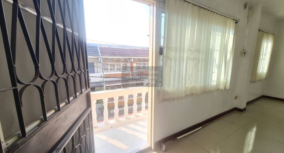 À vendre 5 chambres maison de ville à Wang Thonglang, Bangkok