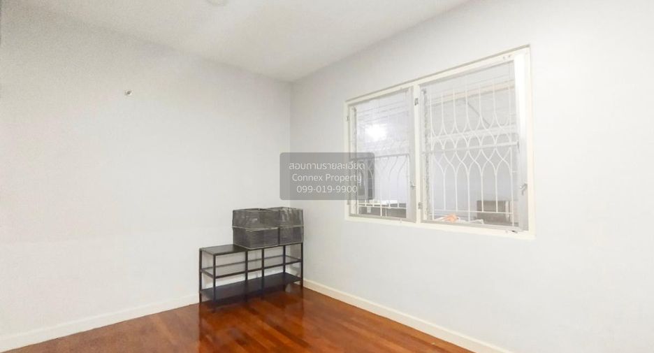 For sale 4 bedrooms house in Bang Kapi, Bangkok
