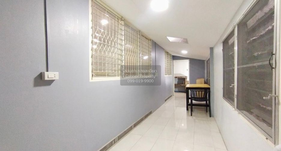 For sale 4 bedrooms house in Bang Kapi, Bangkok