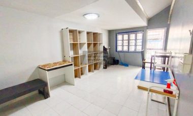 Haus zum Kauf mit 4 Zimmer in Bang Kapi, Bangkok