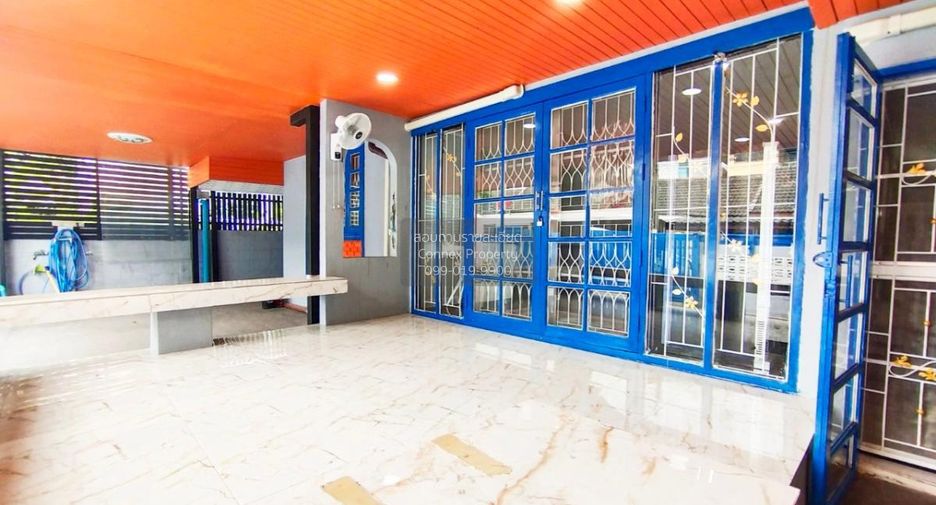 For sale 4 bedrooms house in Bang Kapi, Bangkok