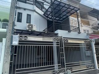 For sale 4 bedrooms townhouse in Bang Sue, Bangkok