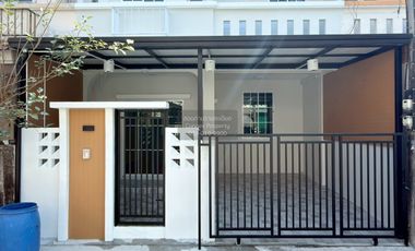 À vendre 3 chambres maison de ville à San Sai, Chiang Mai