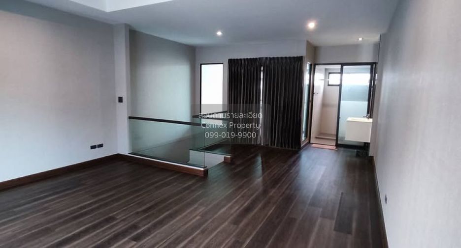 For sale 3 bedrooms townhouse in Lat Phrao, Bangkok