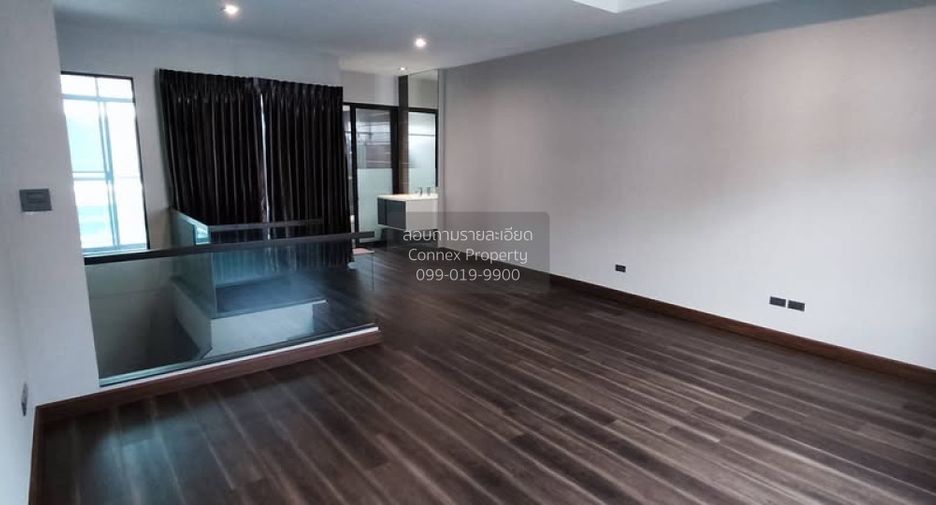 For sale 3 bedrooms townhouse in Lat Phrao, Bangkok
