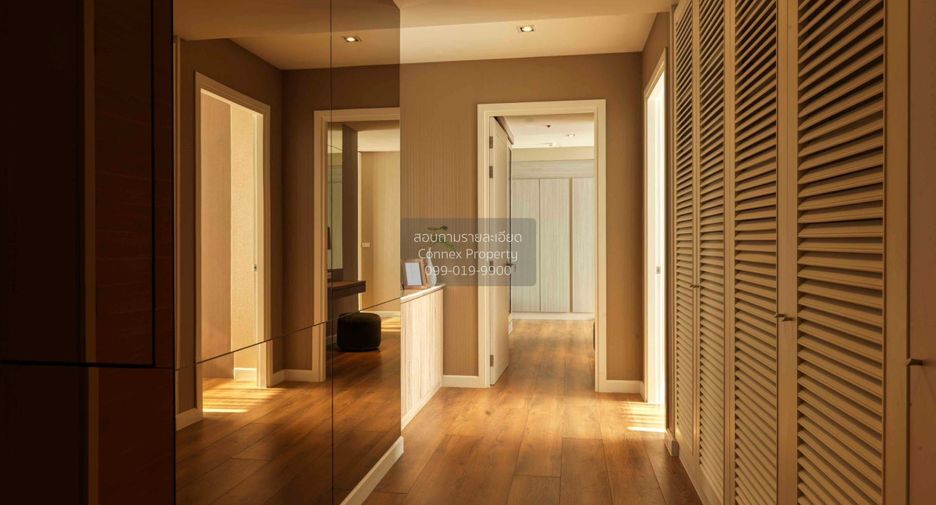 For sale 3 bedrooms condo in Khlong Toei, Bangkok
