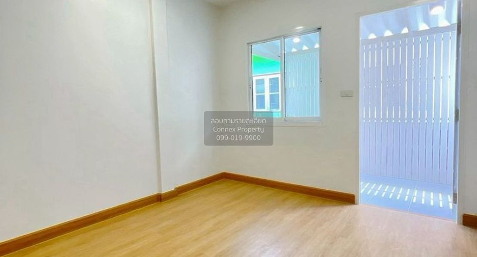 À vendre 4 chambres maison de ville à Bang Bua Thong, Nonthaburi