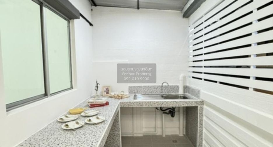 For sale 3 ベッドルーム townhouse in Bang Khun Thian, Bangkok