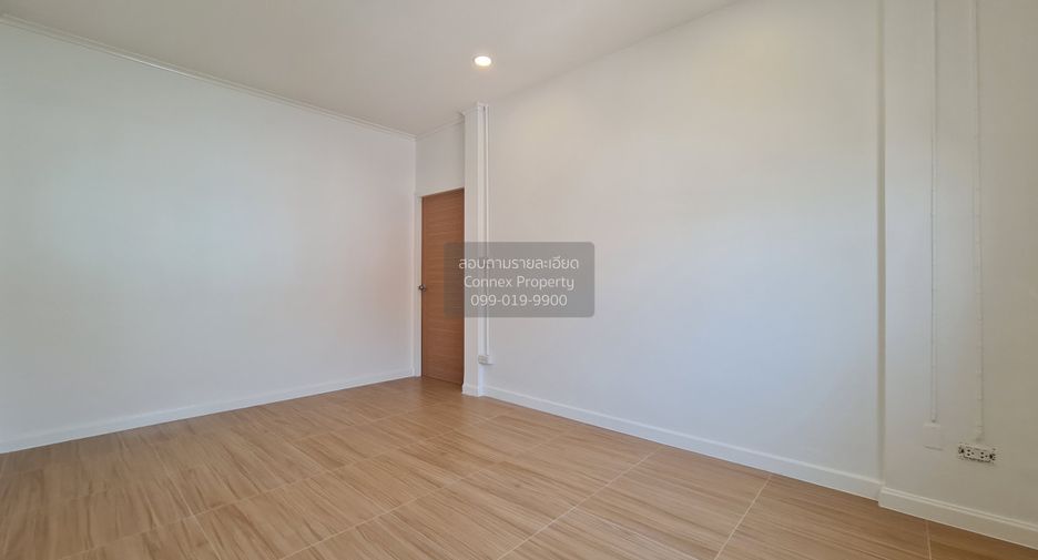 For sale 3 bedrooms townhouse in Khlong Sam Wa, Bangkok