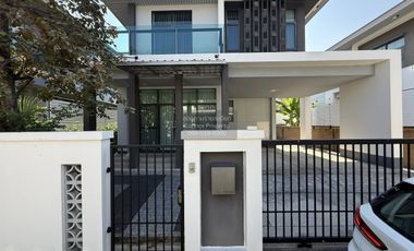Haus zur Miete mit 4 Zimmer in Prawet, Bangkok