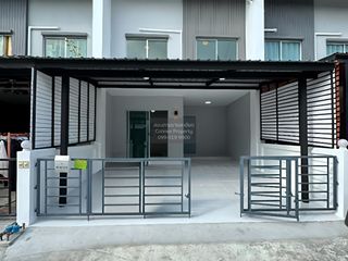 For rent 3 bedrooms townhouse in Bang Khun Thian, Bangkok
