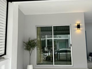 For rent 3 bedrooms townhouse in Bang Khun Thian, Bangkok