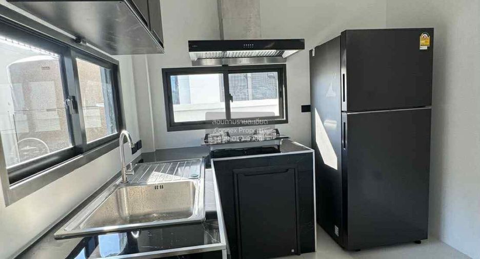 For rent 4 bedrooms house in Bang Phli, Samut Prakan