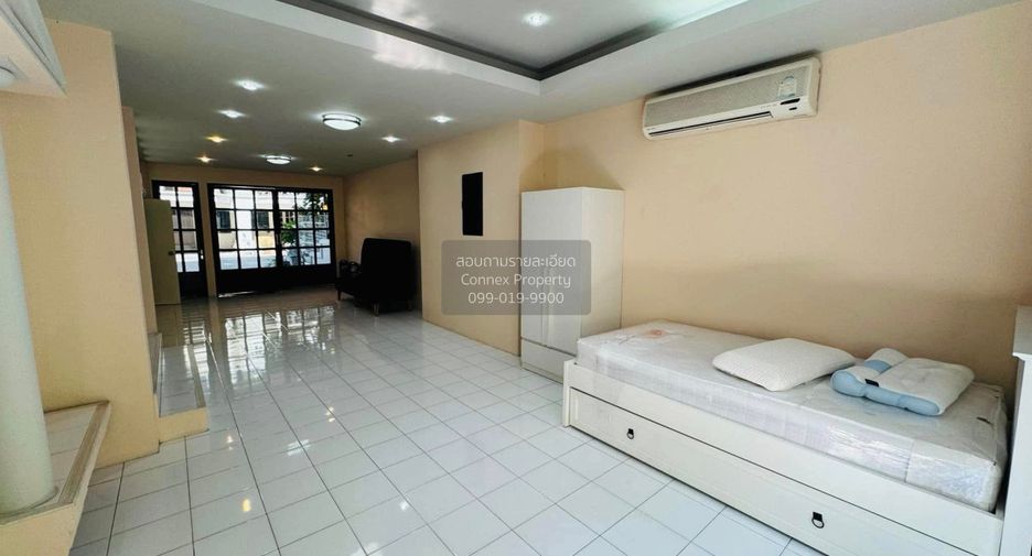 For rent 4 bedrooms townhouse in Watthana, Bangkok
