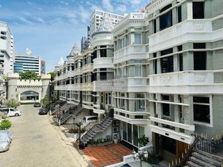 出租 4 卧室 联排别墅 在 Watthana, 曼谷