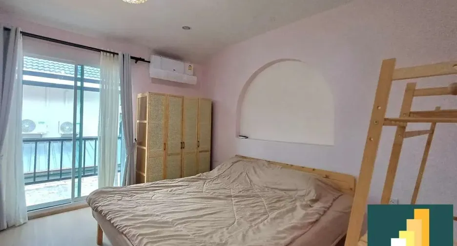 For rent and for sale 6 bedrooms house in Jomtien, Pattaya